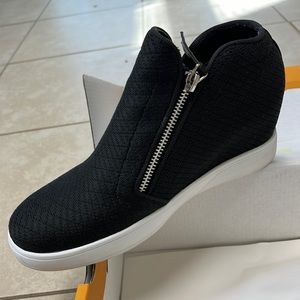 Woman’s wedge sneaker
